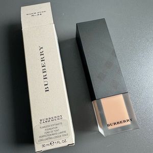 Burberry Cashmere flawless soft-matte foundation
